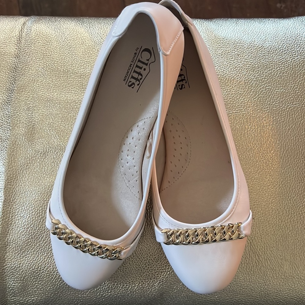 Cliff’s ladies flat shoes 10-W